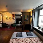 Coffeeshop Living Experience In Oldtown!