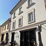 Coffeeshop Living Experience In Oldtown!