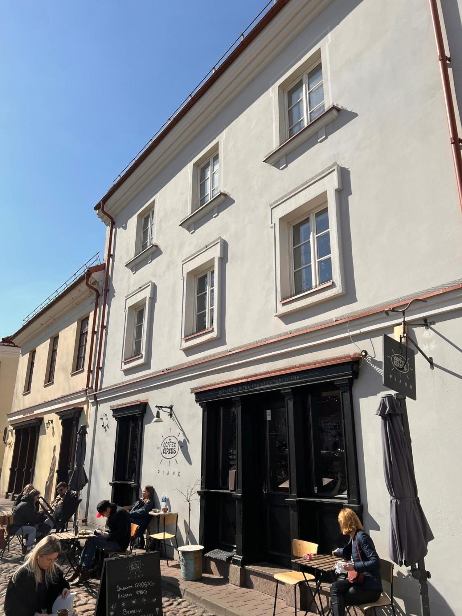 Coffeeshop Living Experience In Oldtown!