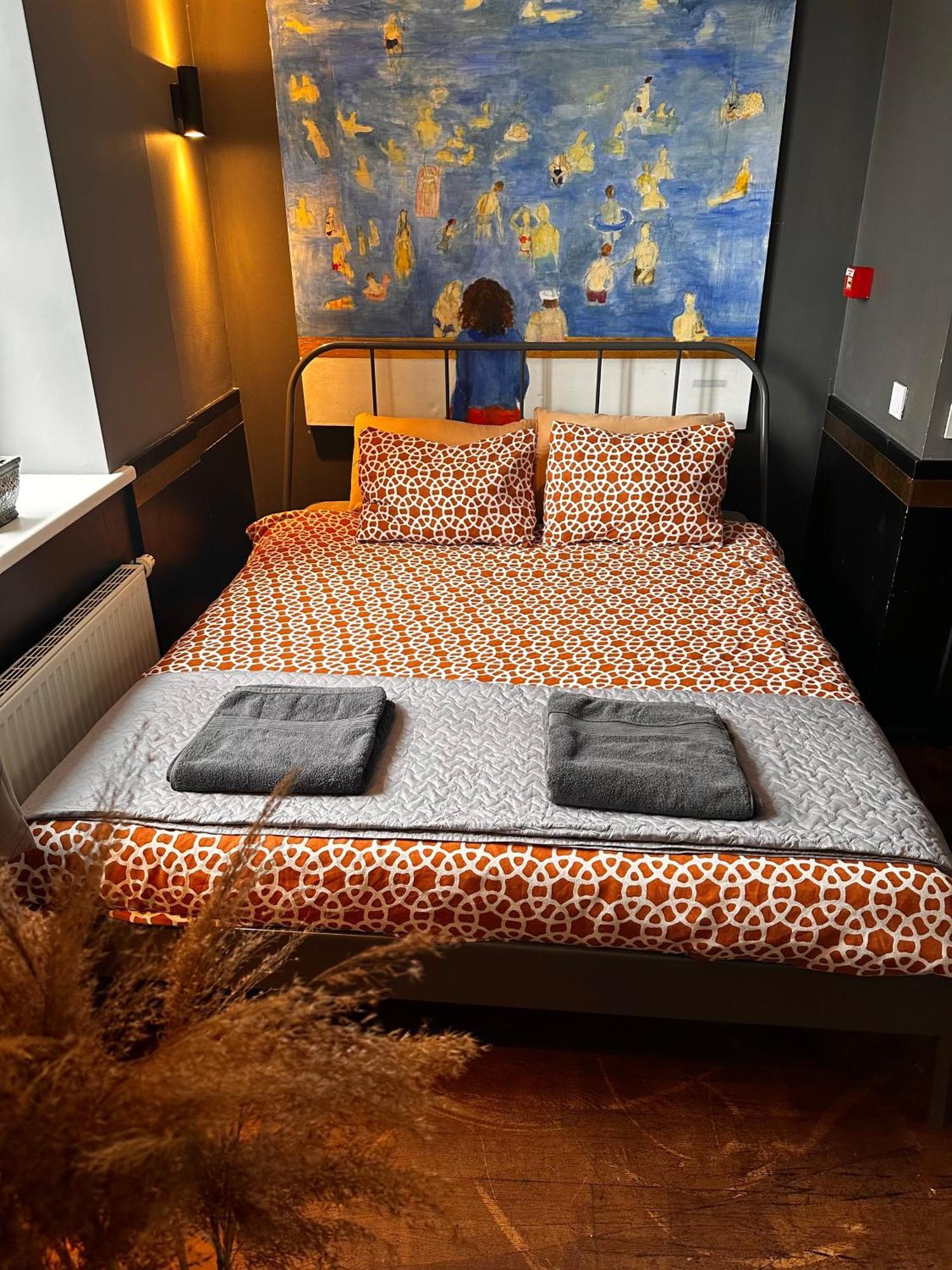 Coffeeshop Living Experience In Oldtown! Appartement